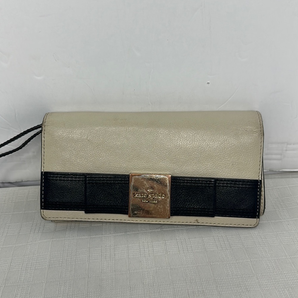 Kate spade full sized wallet in color block.